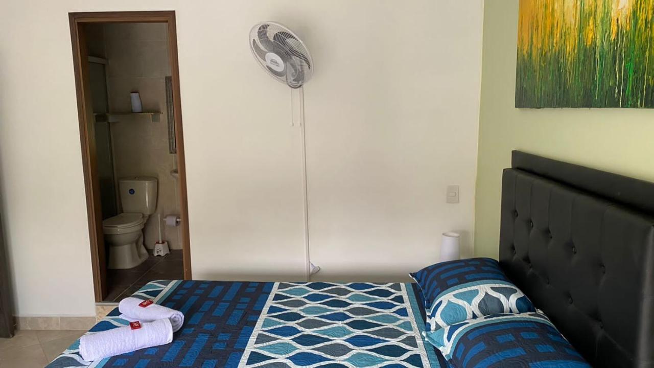 Amoblado Gemas San Joaquin 201 Apartman Medellín Kültér fotó